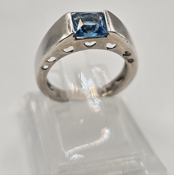 Natural flush Blue Topaz Gemstone Ring 925 W/ Carved Heart BAND S.6 - Picture 2 of 5